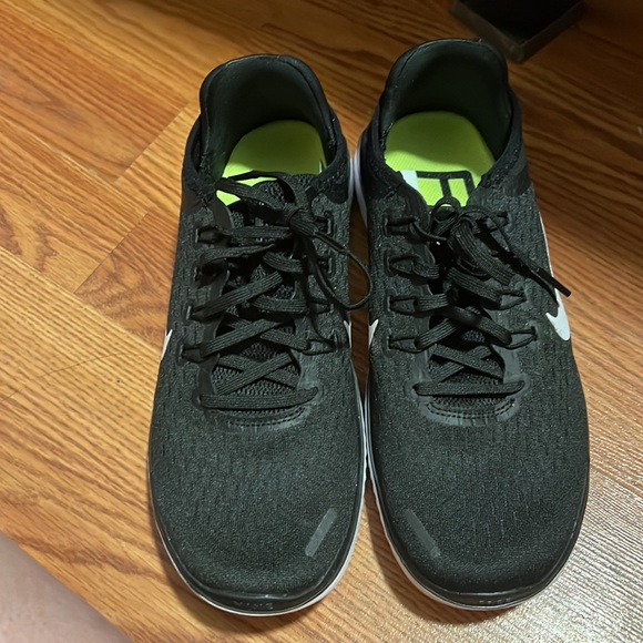 Women’s Nike sneakers - Picture 2 of 4